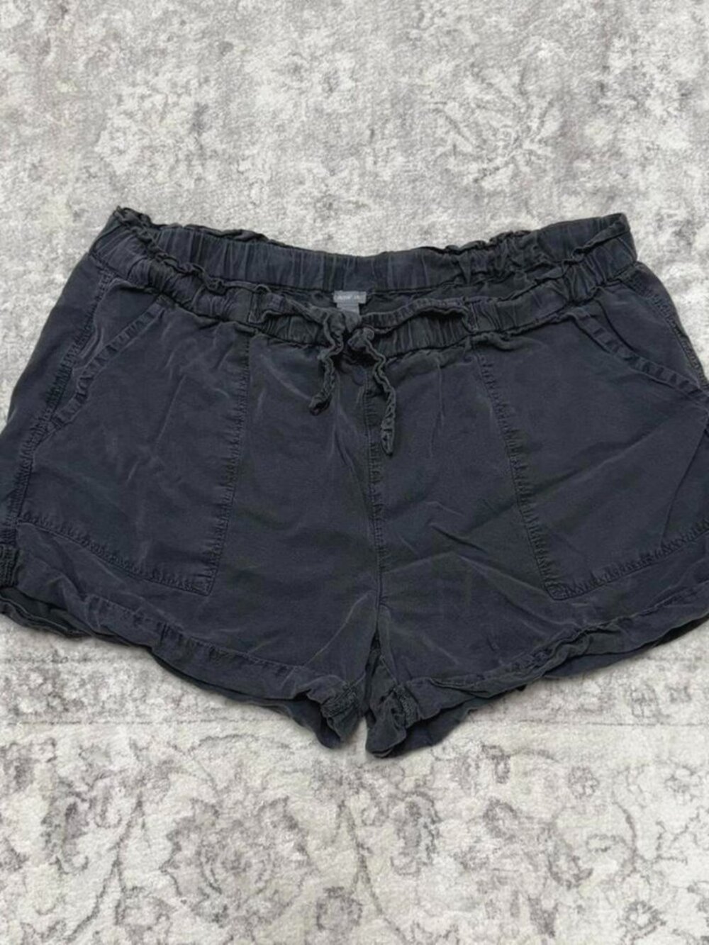 Aerie flowy shorts charcoal